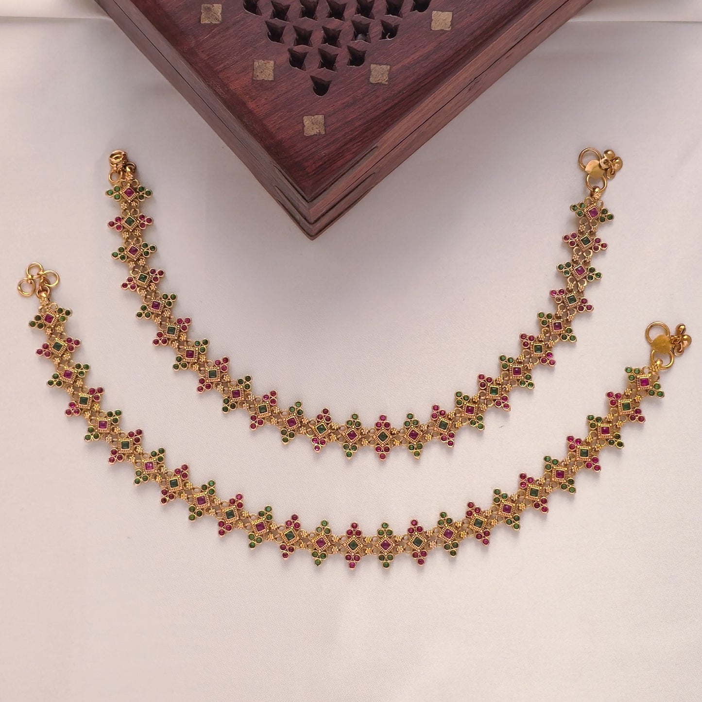 Traditional Anklets SM24110