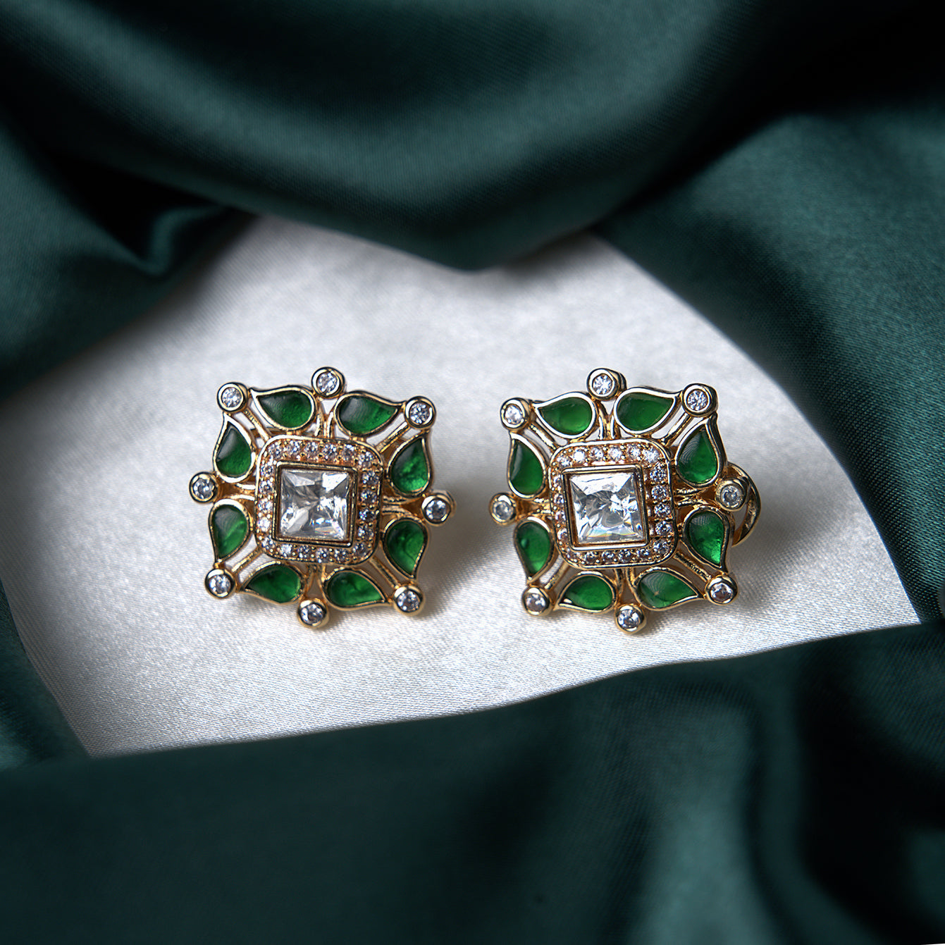 Statement Emerald Stud SM21300