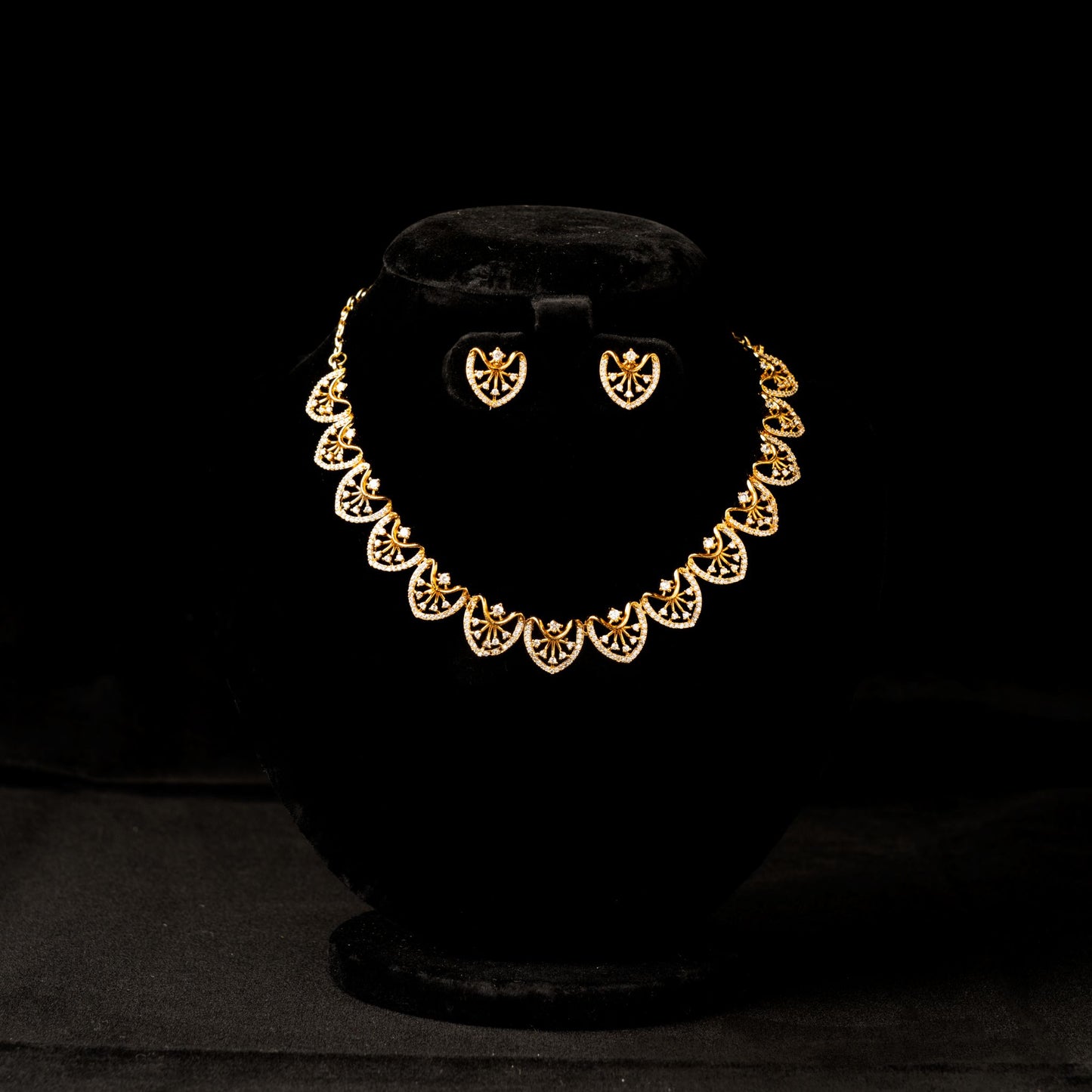 Gold and Zircon Necklace SM77192