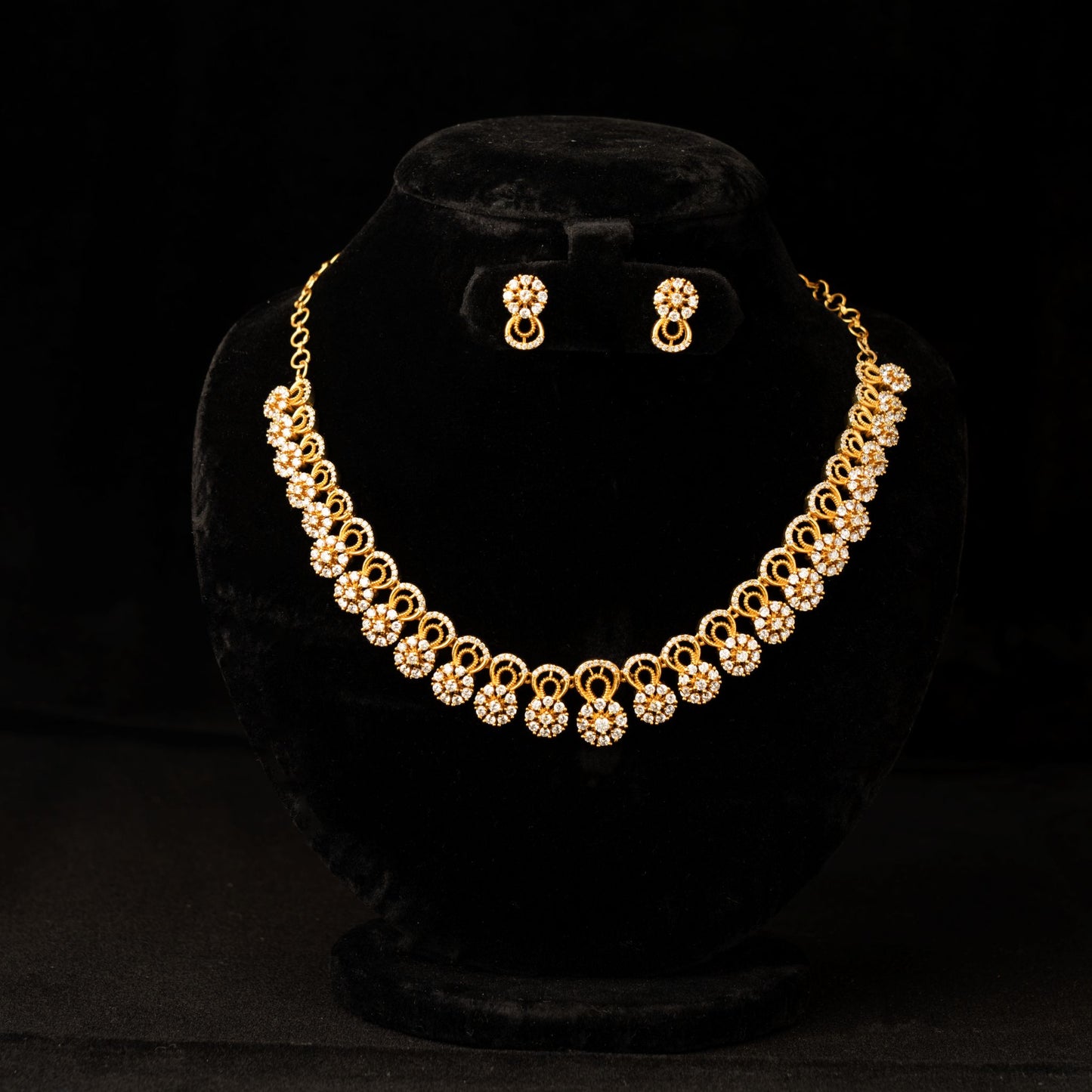 Gold and Zircon Necklace SM77106