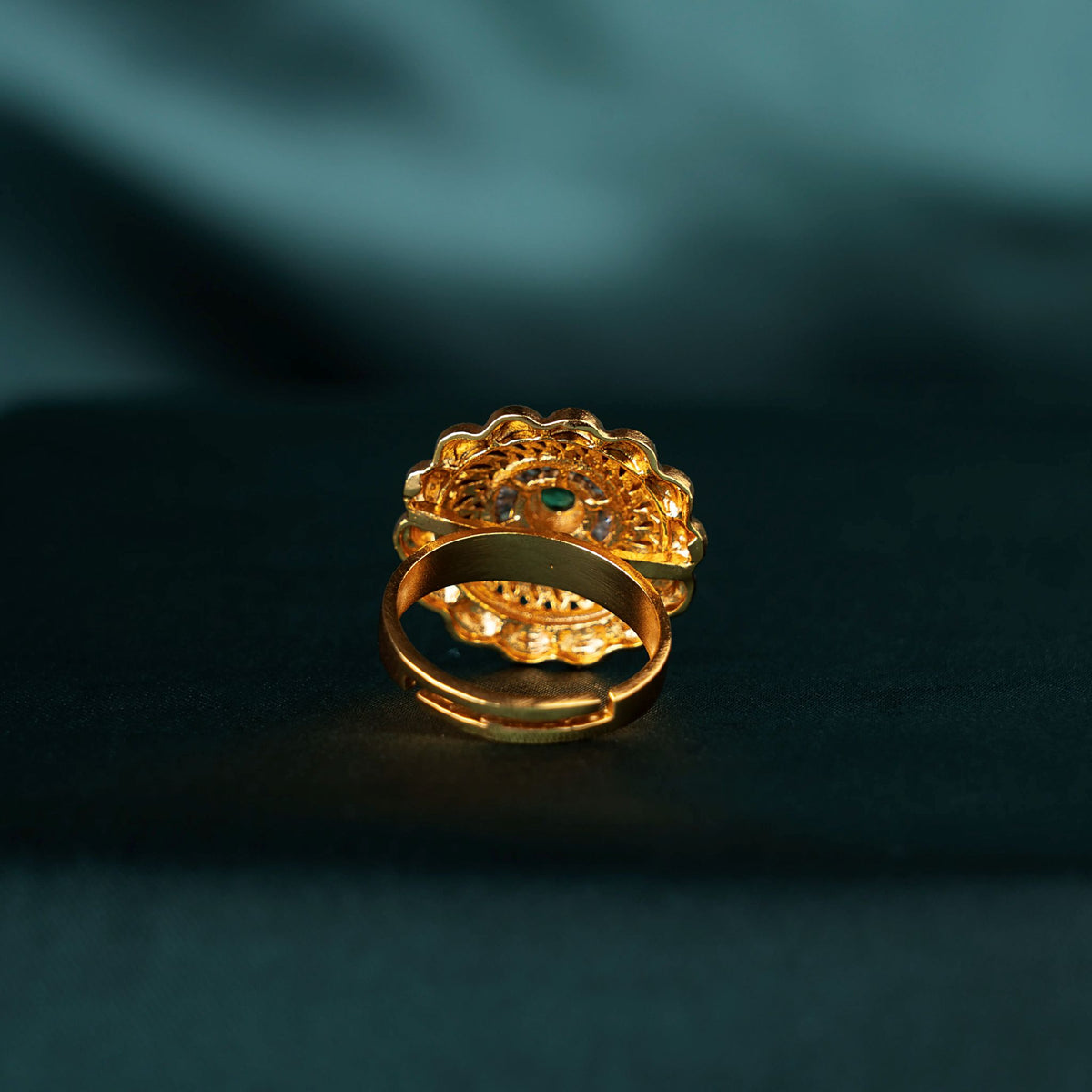 Emerald Classic Finger Ring