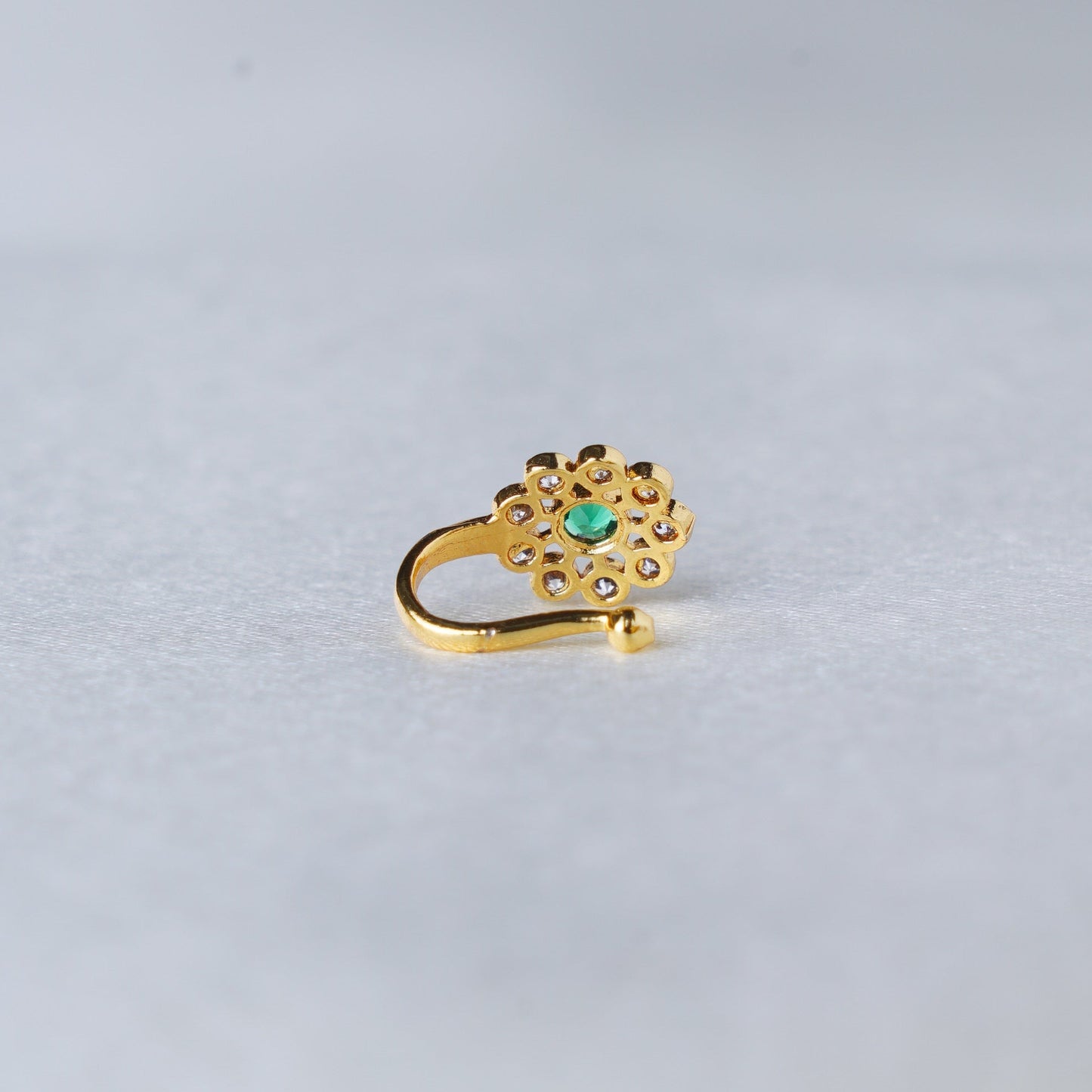 Traditional Emerald Nose pin