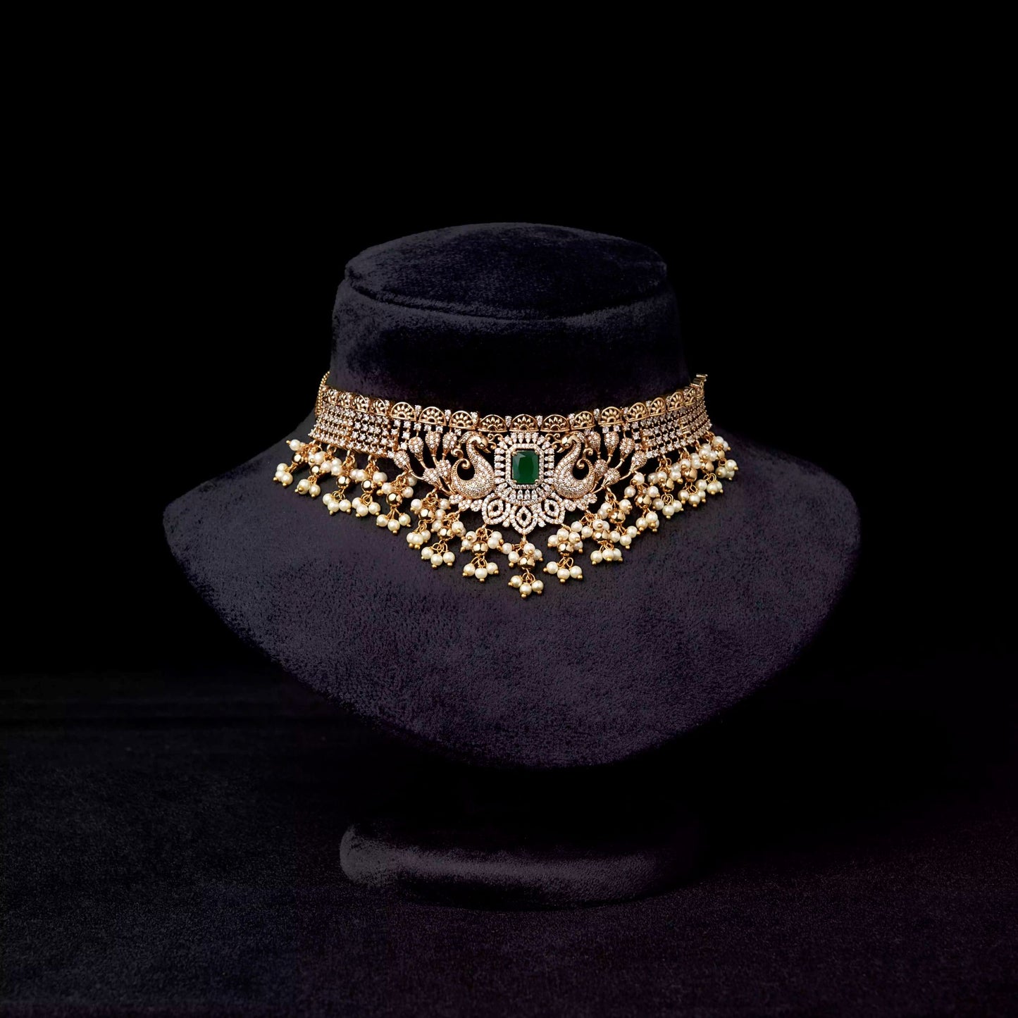 Elegant Traditional Choker SM51109