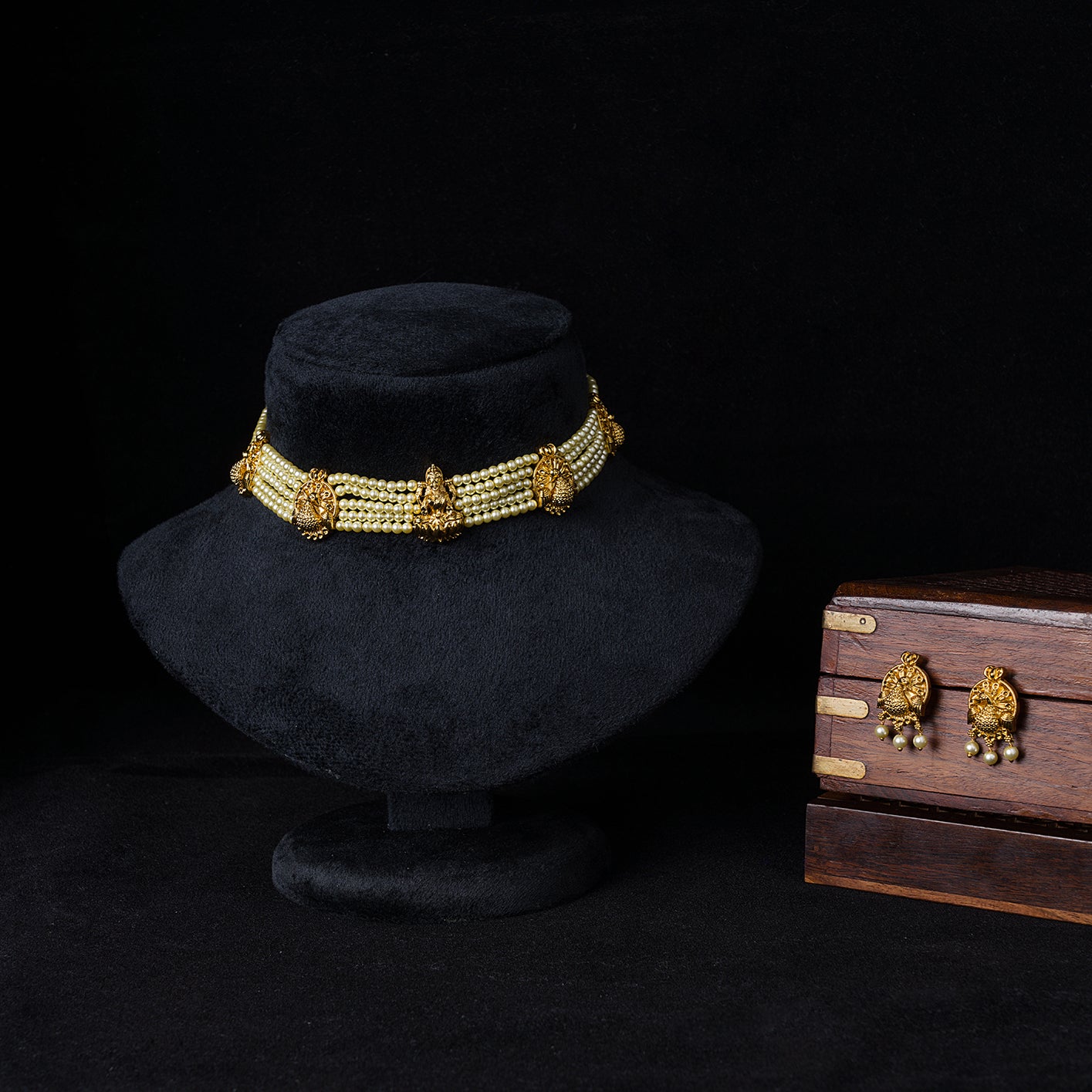 Pearl Lakshmi Choker SM51303