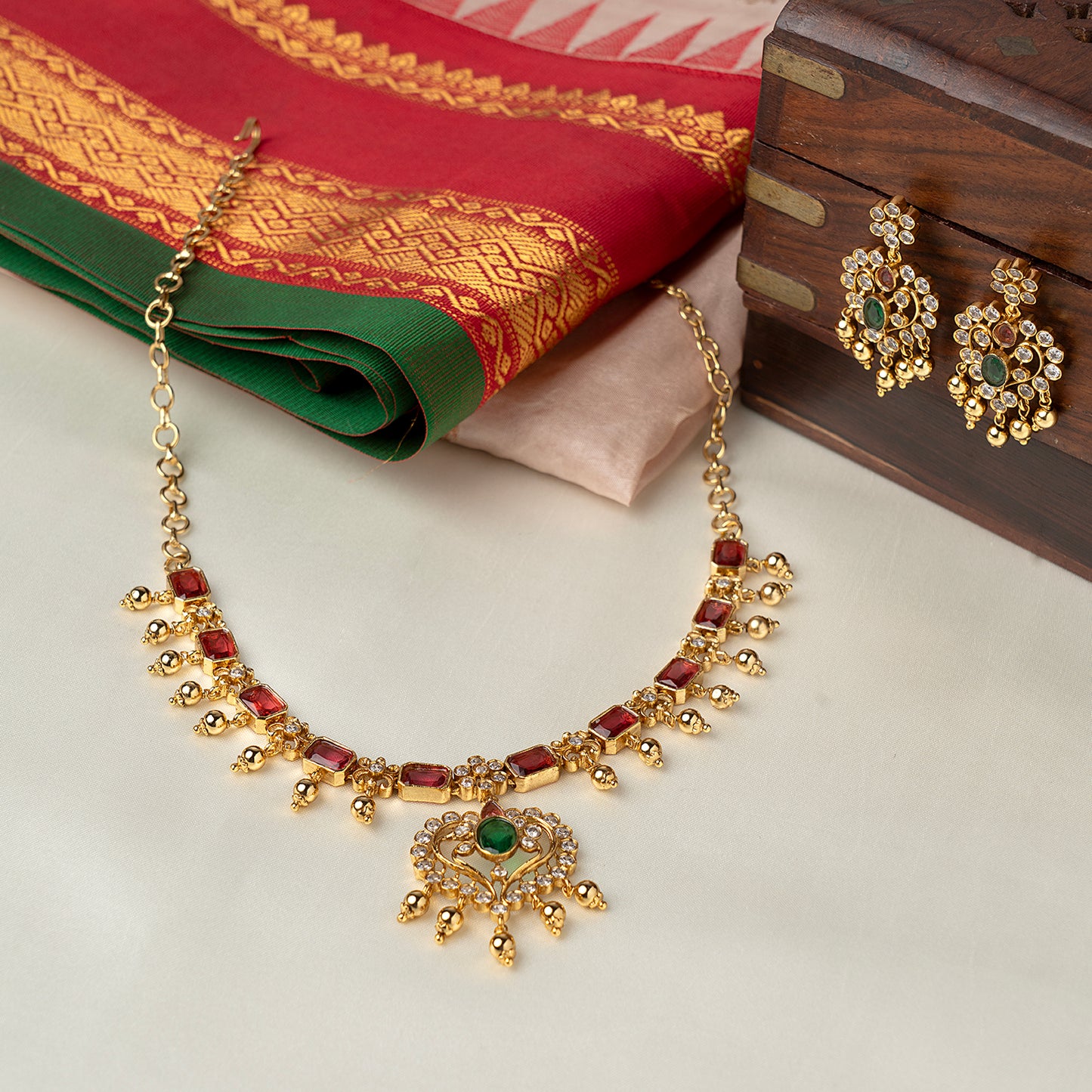 Traditional Red & Green Necklace SM77300