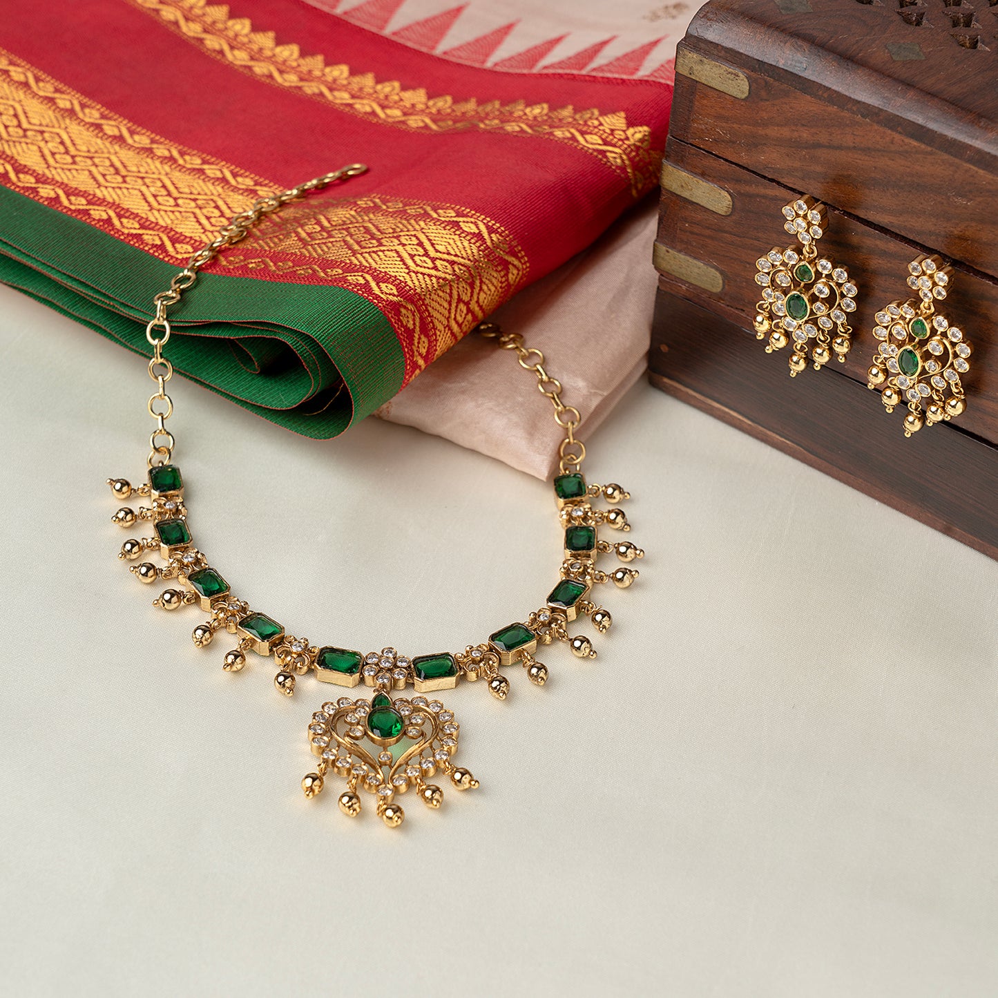 Traditional Green Necklace SM77301