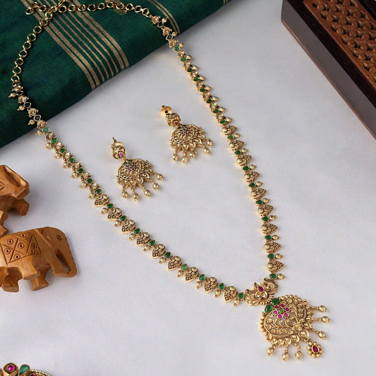 Emerald Leaf Pattern Necklace