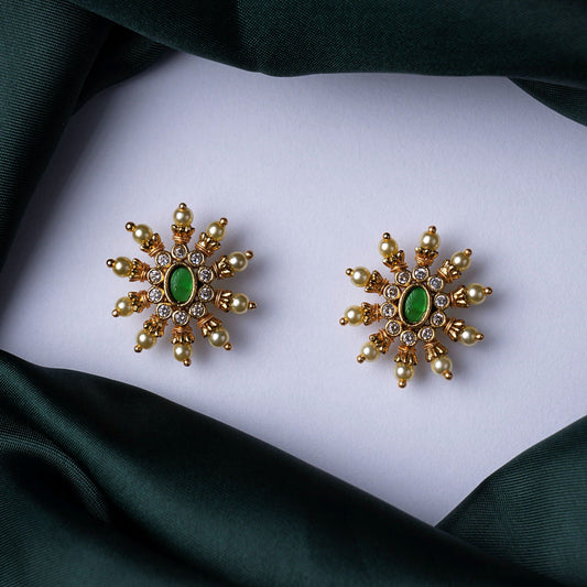 Emerald Pearl Radiance Stud