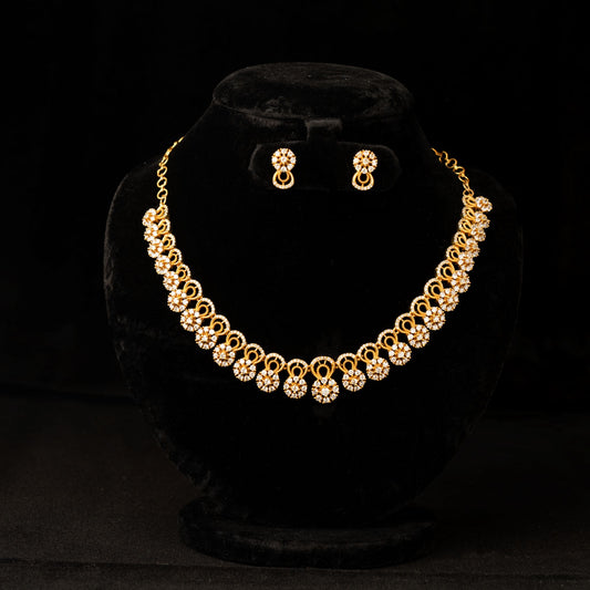 Gold and Zircon Necklace SM77106
