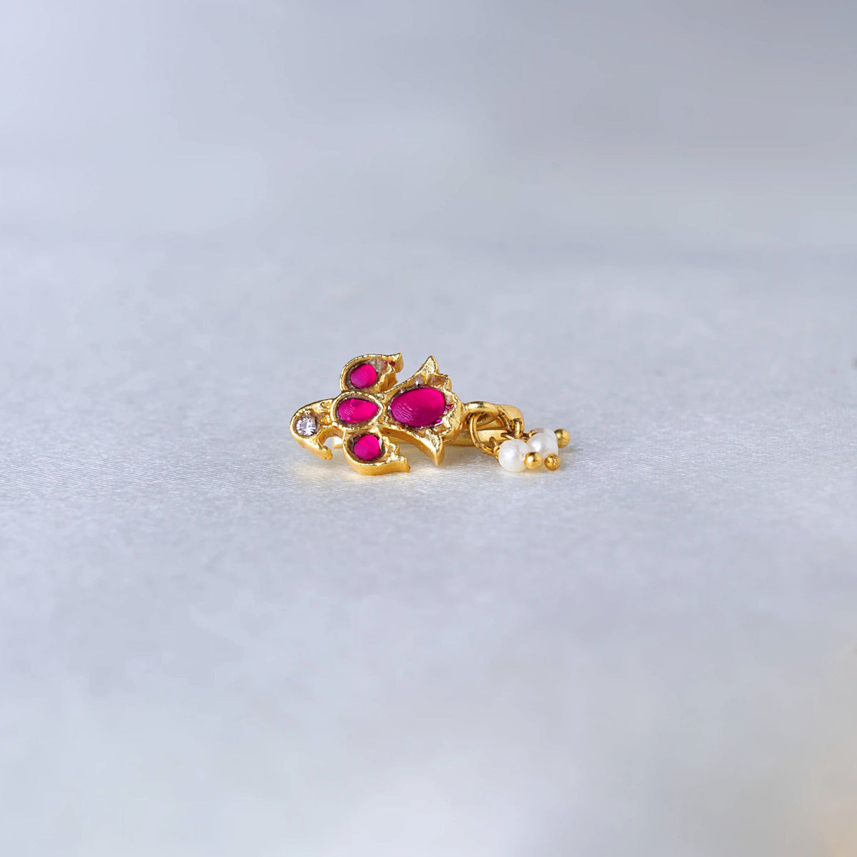 Bird Jadau Pearl Nose pin