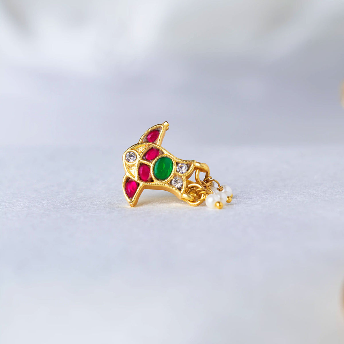 Jadau Pearl Accent Nose pin