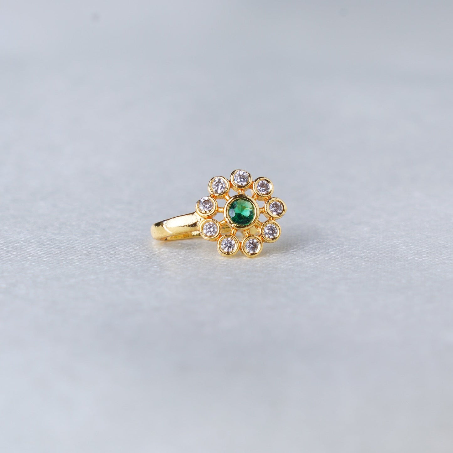 Traditional Emerald Nose pin