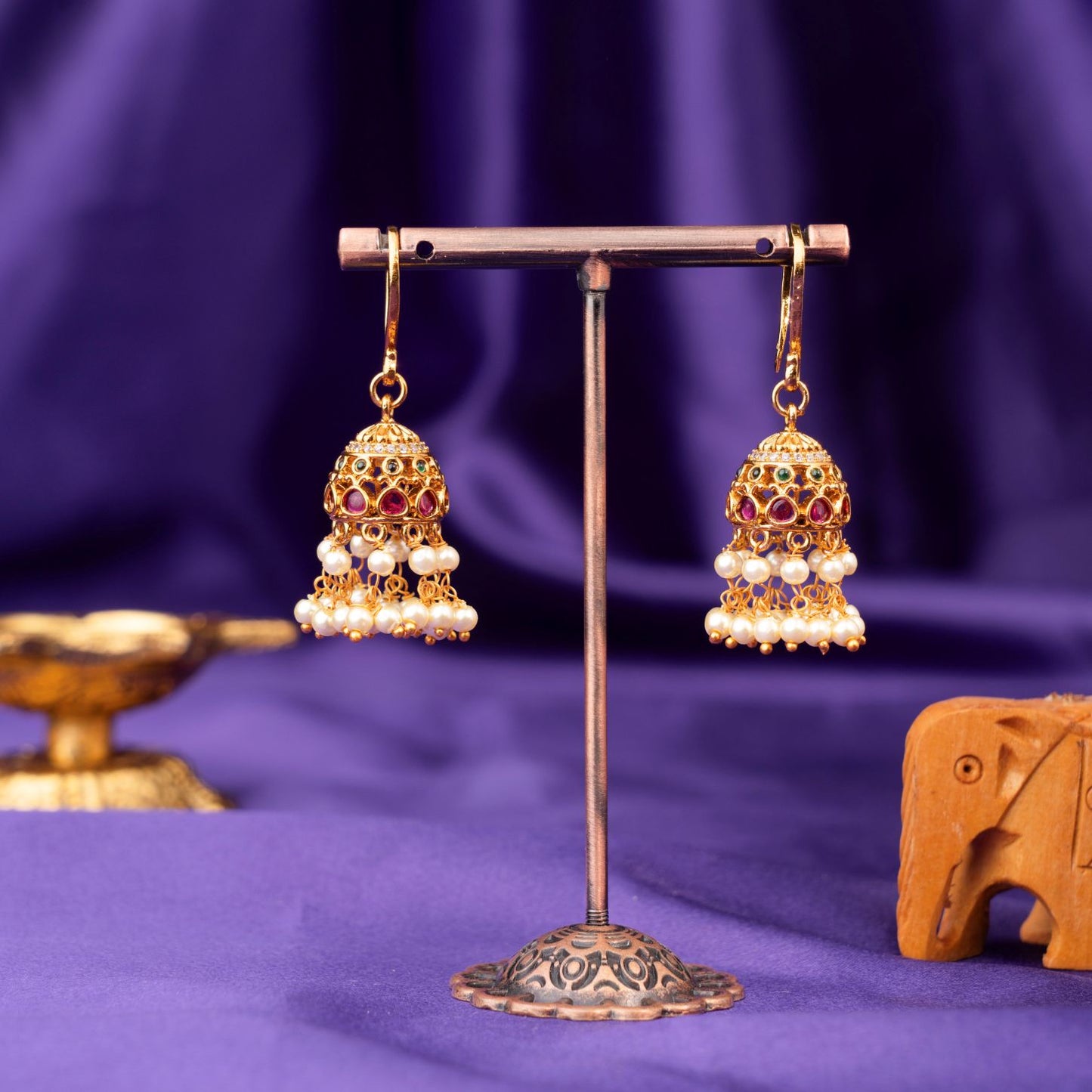 Elegant and Minimal Jhumka SM72144