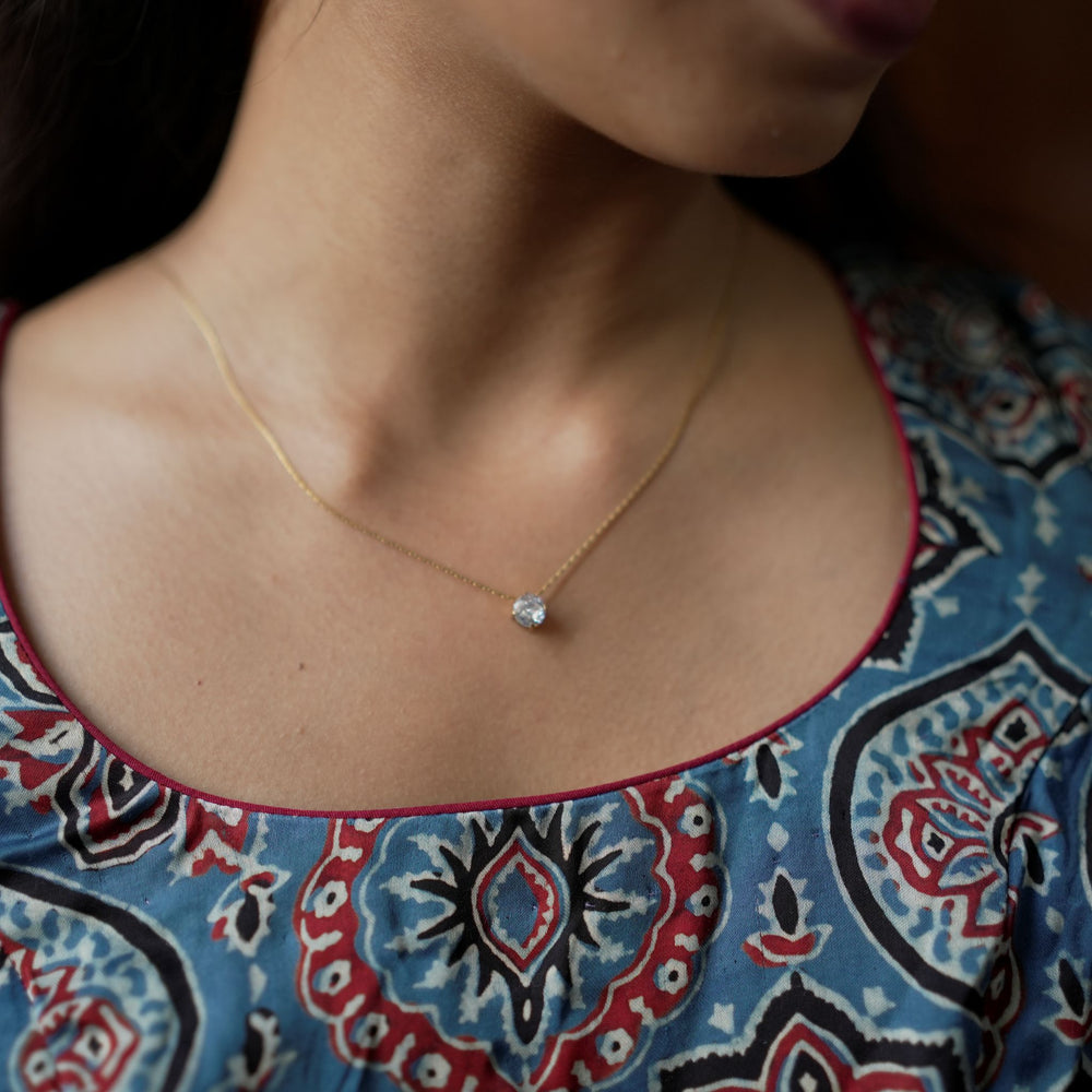 Minimal Single Stone Pendant Chain